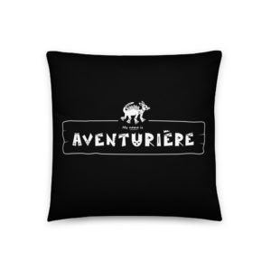 Coussin carré mpression recto verso noir et blanc de la marque My name is pour les personnalités de type "Aventurière"