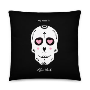 Coussin carré en impression à la demande, de la marque My name is avec une face avec une grosse tête de mort décorée (calavera mexicaine)