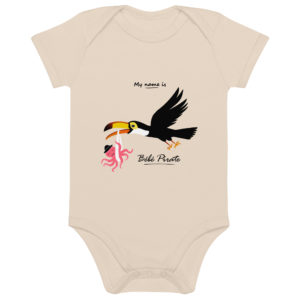 Body bébé en coton bio de couleur sable de la marque grenobloise My name is avec un toucan portant dans son bec un bébé pirate poulpe